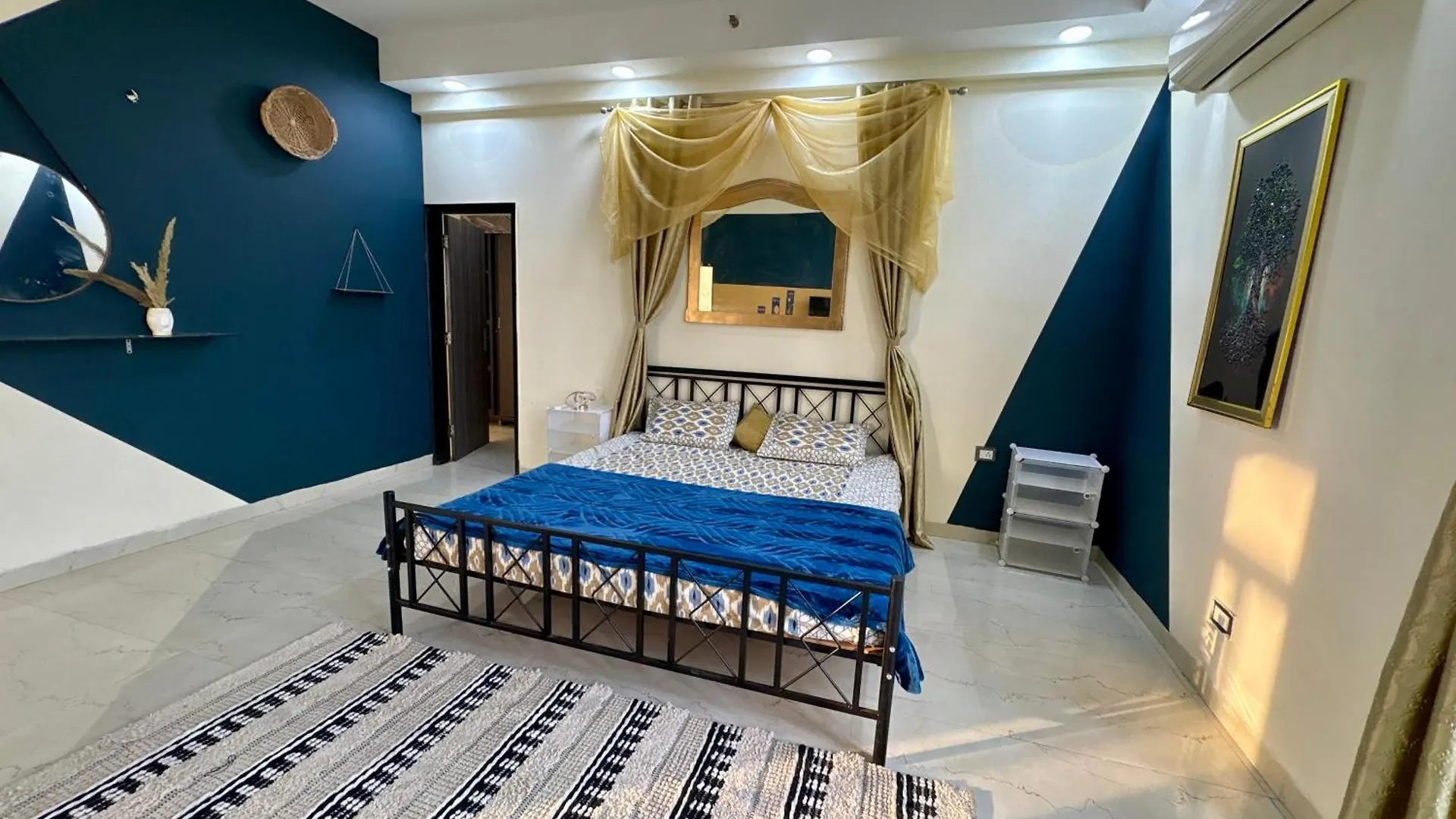 Two Passangers Room In Penthouse غورغاون 0*,  الهند